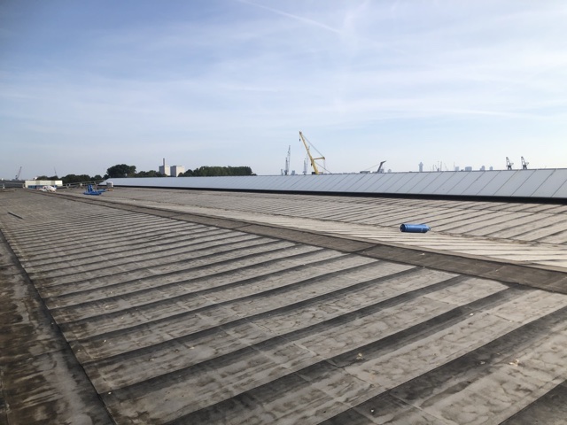 Bitumen dakbedekking overlagen in Rotterdam ~ Maasvlakte 